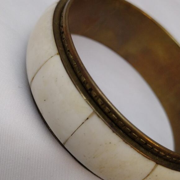 Vintage Mother of pearl bangle bracelet - Picture 5 of 5